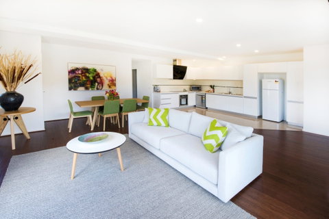 Phillip Island Towers - Nambucca Heads Accommodation 0
