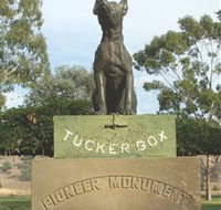 The Dog on the Tucker Box - Nambucca Heads Accommodation