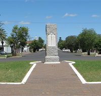 War Memorial and Heroes Avenue Roma - Nambucca Heads Accommodation