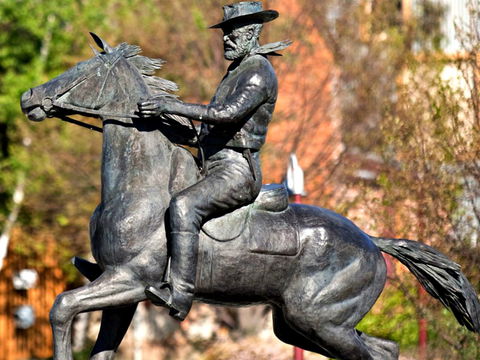 Thunderbolt's Statue And Constable Walker Memorial - Nambucca Heads Accommodation 0