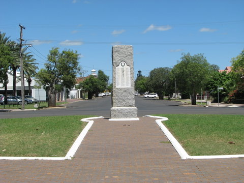 War Memorial And Heroes Avenue, Roma - Nambucca Heads Accommodation 0