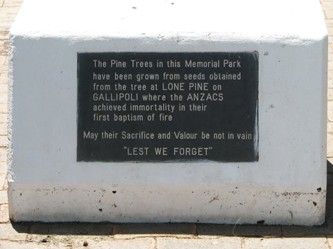 War Memorial And Heroes Avenue, Roma - Nambucca Heads Accommodation 1