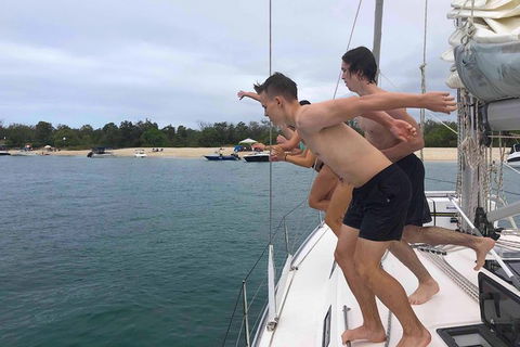 Sailing Curlew Escape On Moreton Bay - Nambucca Heads Accommodation 11