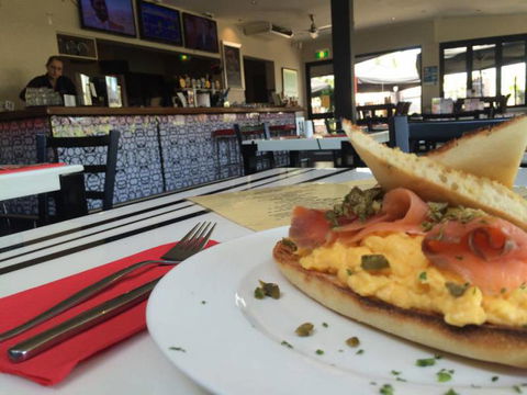 Dolly’s Bar & The Hibiscus Tavern - Nambucca Heads Accommodation 2