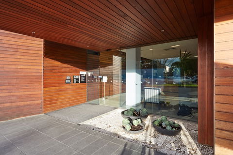 Melbourne Dandenong Central Apartment - Nambucca Heads Accommodation 0