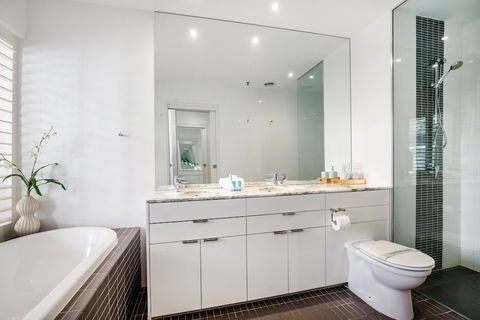 Ultra Broadbeach - Nambucca Heads Accommodation 4