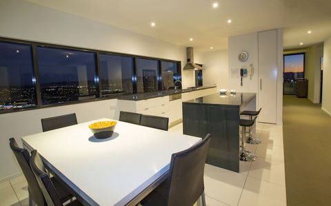 Ultra Broadbeach - Nambucca Heads Accommodation 5