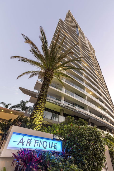 Artique Surfers Paradise - Nambucca Heads Accommodation 3