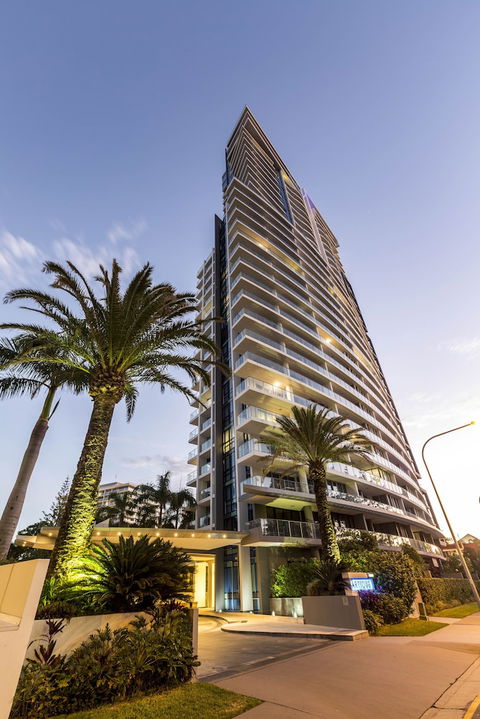 Artique Surfers Paradise - Nambucca Heads Accommodation 0
