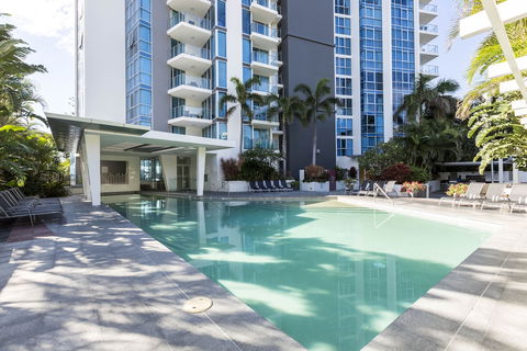 Artique Surfers Paradise - Nambucca Heads Accommodation 4