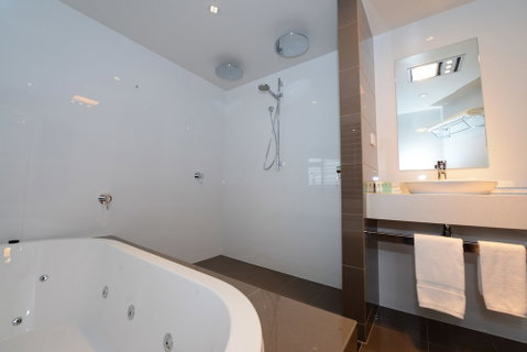 Rydges Adelaide - Nambucca Heads Accommodation 4