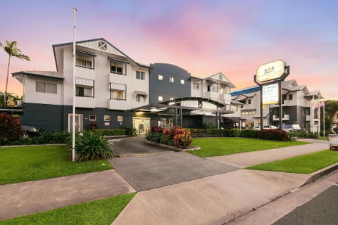 Cairns Queens Court - Nambucca Heads Accommodation 2