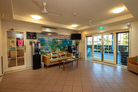 Cairns Queens Court - Nambucca Heads Accommodation 0