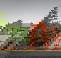 Majestic Old Lion Apartments - Nambucca Heads Accommodation