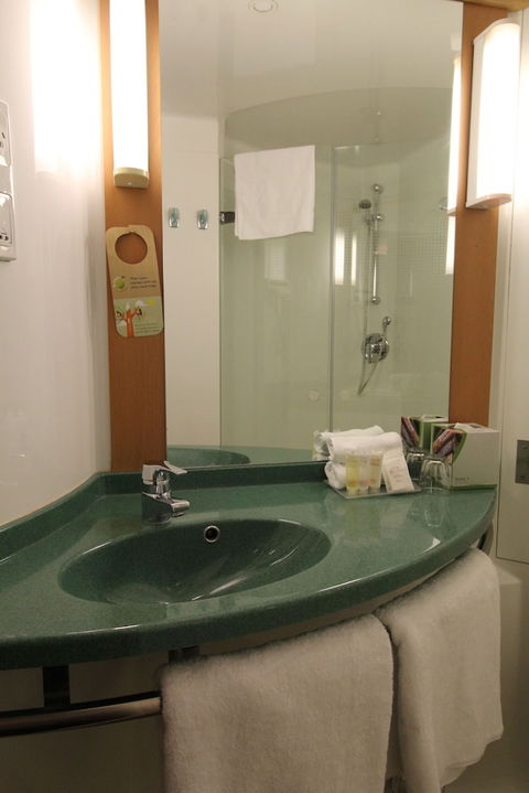 Ibis Newcastle - Nambucca Heads Accommodation 6