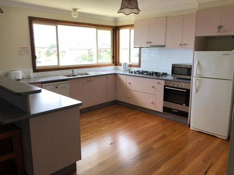 2 Jocelyn Street. Dalmeny - Nambucca Heads Accommodation 4