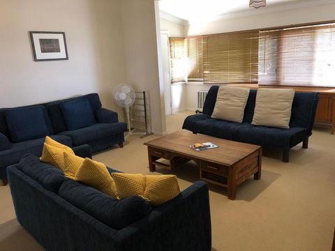 2 Jocelyn Street. Dalmeny - Nambucca Heads Accommodation 5