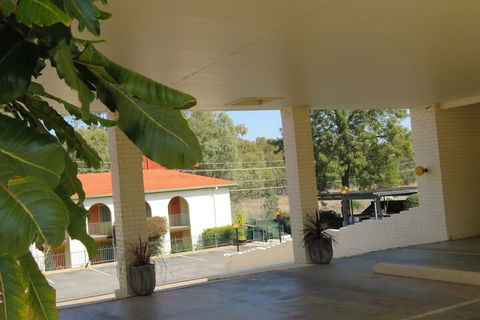 Bishops Lodge Narrandera - Nambucca Heads Accommodation 1