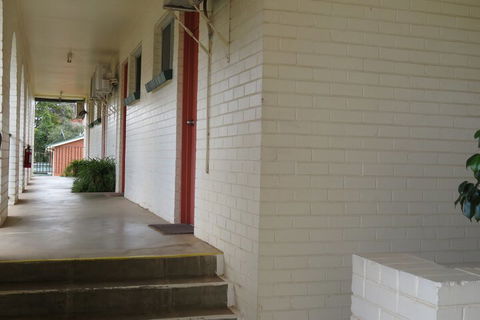 Bishops Lodge Narrandera - Nambucca Heads Accommodation 2