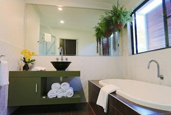 Hilltop Views - Nambucca Heads Accommodation 5