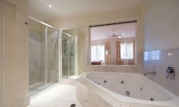 Lakeside Suites 4 - Nambucca Heads Accommodation 1