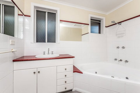 Family Home At Kingston Beach - Nambucca Heads Accommodation 4