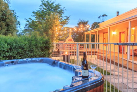 Country House Retreat - Nambucca Heads Accommodation 2