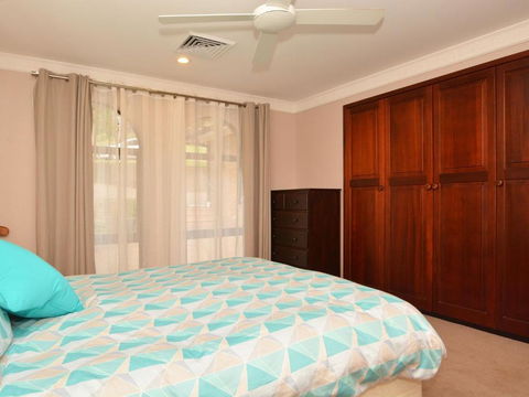 The House On The Lake At Fishing Point Lake Macquarie Honestly Put The Line In & Catch Fish - Nambucca Heads Accommodation 6