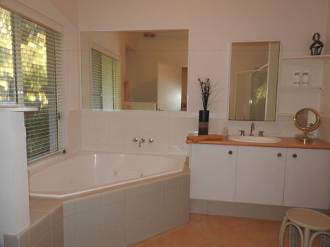 Howies Place Noosa - Nambucca Heads Accommodation 1