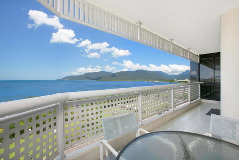 Cairns Ocean View Apartment - Nambucca Heads Accommodation 2