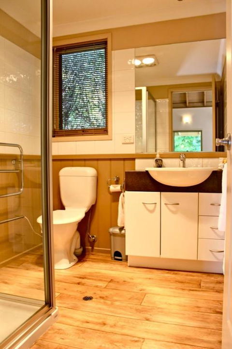 Autumn Leaf Cottage 1 - Nambucca Heads Accommodation 1