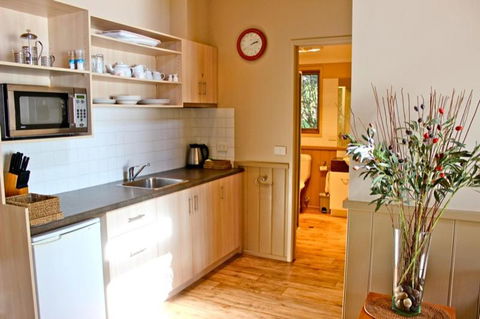 Autumn Leaf Cottage 1 - Nambucca Heads Accommodation 4