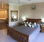 Huge House on the Grand Canal - Nambucca Heads Accommodation