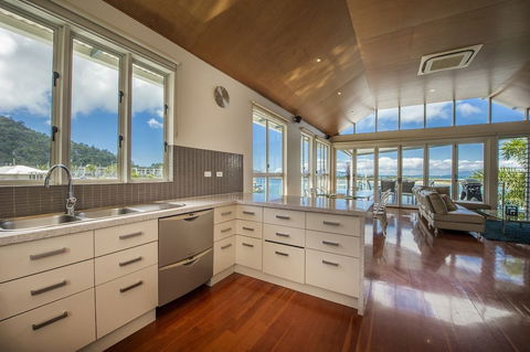Waters Edge Townhouse 2 - Nambucca Heads Accommodation 6