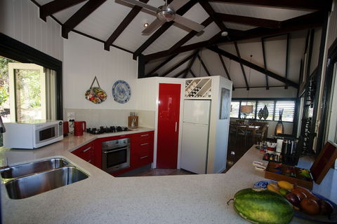 Bedarra Beach House - Nambucca Heads Accommodation 4