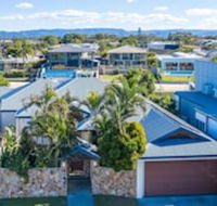 Maureen Waterfront Beach House - Nambucca Heads Accommodation