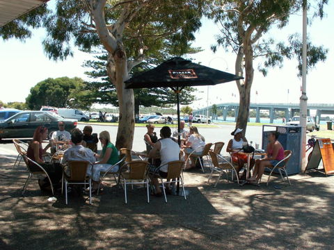 Black Dolphin Waterfront Townhouse Bay Views - Nambucca Heads Accommodation 2