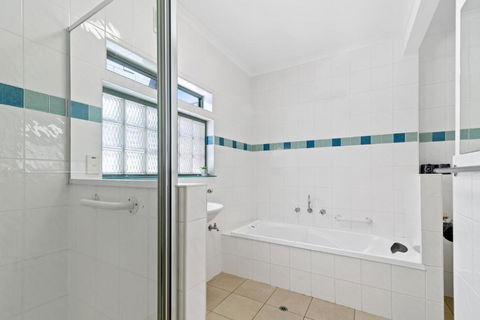 Black Dolphin Waterfront Apartment - Nambucca Heads Accommodation 3