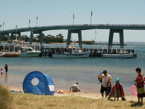 Black Dolphin Waterfront Apartment - Nambucca Heads Accommodation 2