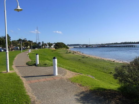 Black Dolphin Waterfront Apartment - Nambucca Heads Accommodation 6