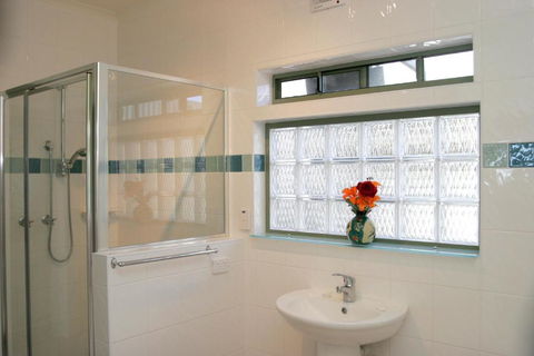 Black Dolphin Waterfront Apartment - Nambucca Heads Accommodation 4