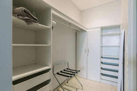 Darwin City Chic Apartment At The KUBE - Nambucca Heads Accommodation 6