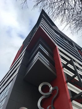 RNR Serviced Apartments Adelaide â€“ Grote St - Nambucca Heads Accommodation 0