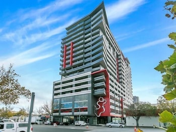 RNR Serviced Apartments Adelaide â€“ Grote St - Nambucca Heads Accommodation 2