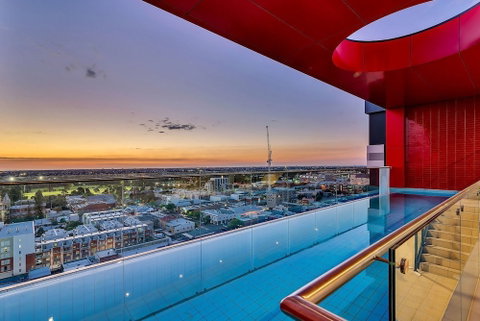 RNR Serviced Apartments Adelaide â€“ Grote St - Nambucca Heads Accommodation 6