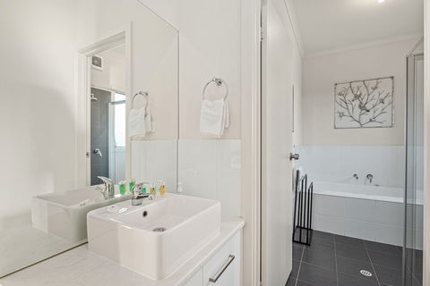 Oceans Eight - Nambucca Heads Accommodation 2