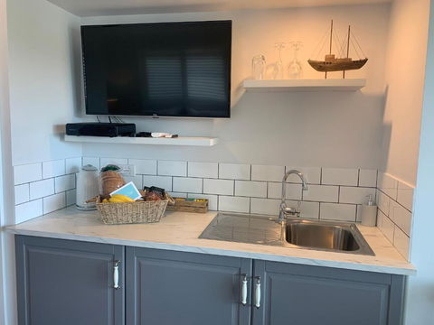 B & B On The Water - Nambucca Heads Accommodation 2