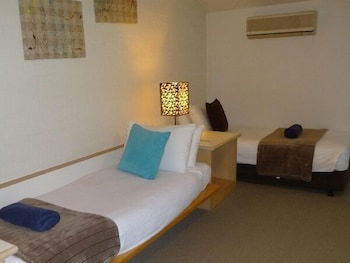 Ironbark - Deluxe Family Townhouse - Nambucca Heads Accommodation 3