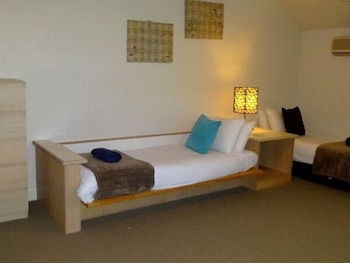 Ironbark - Deluxe Family Townhouse - Nambucca Heads Accommodation 1