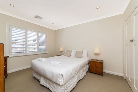 Inner Western Suburbs Retreat - Nambucca Heads Accommodation 6